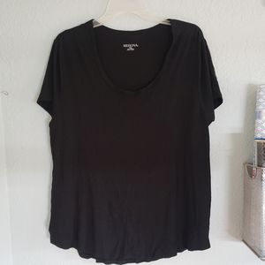 Women's black tshirt